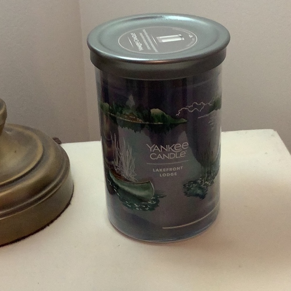 Yankee Candle Lakefront Lodge 2 wick Candle Designer Series with Silver Lid 20oz